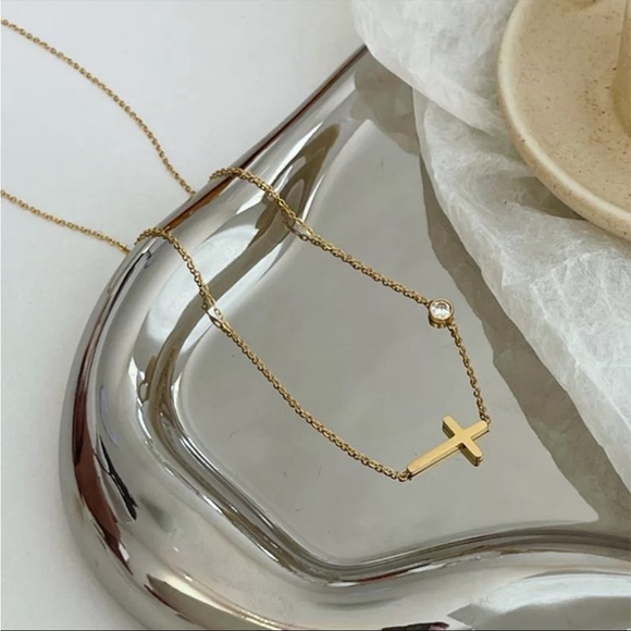 𝅺18K Gold Plated Sideway Cross Pendant Thin Necklace - Picture 4 of 5